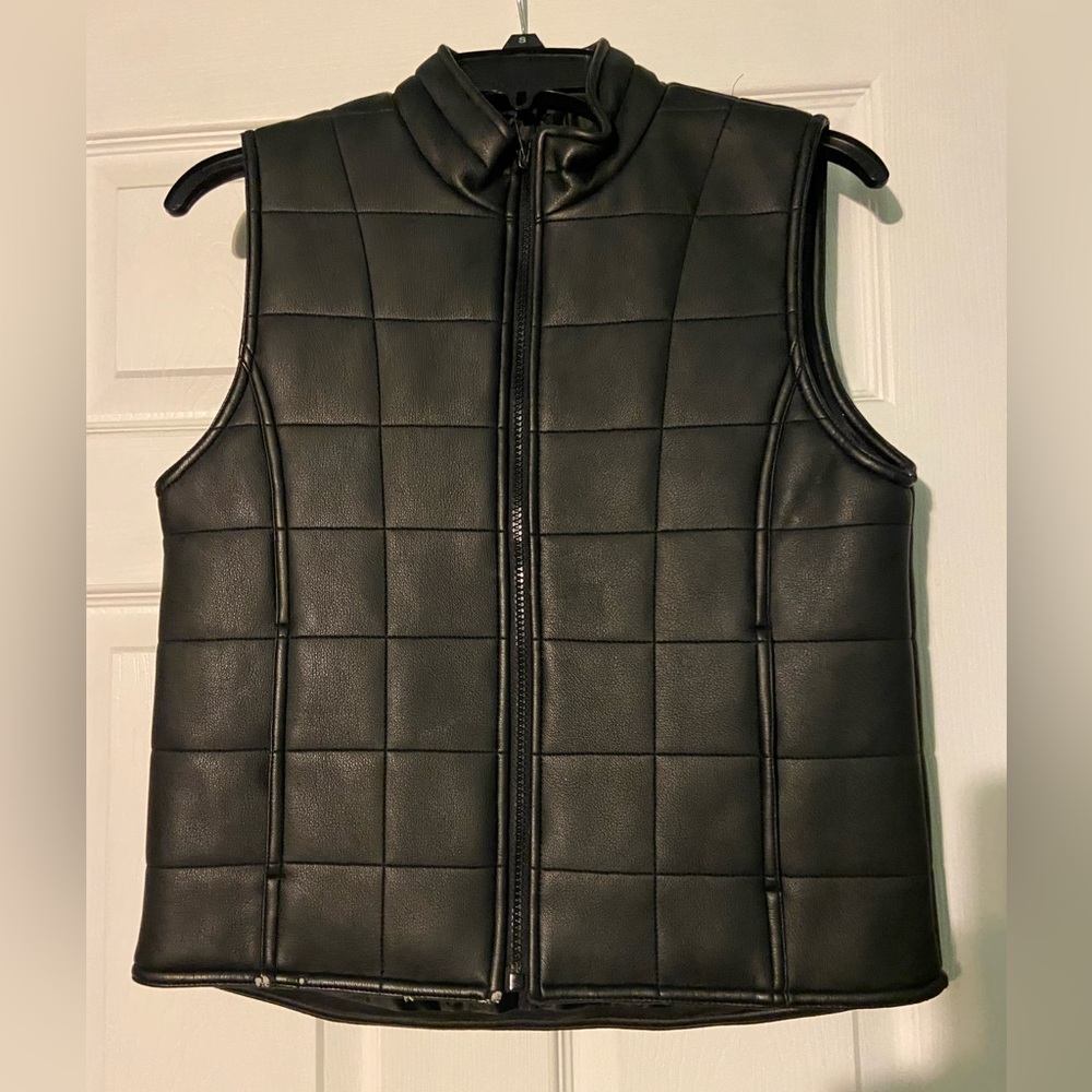 No Boundaries quilted zip vest/faux leather vest. Juniors size S(3/5)